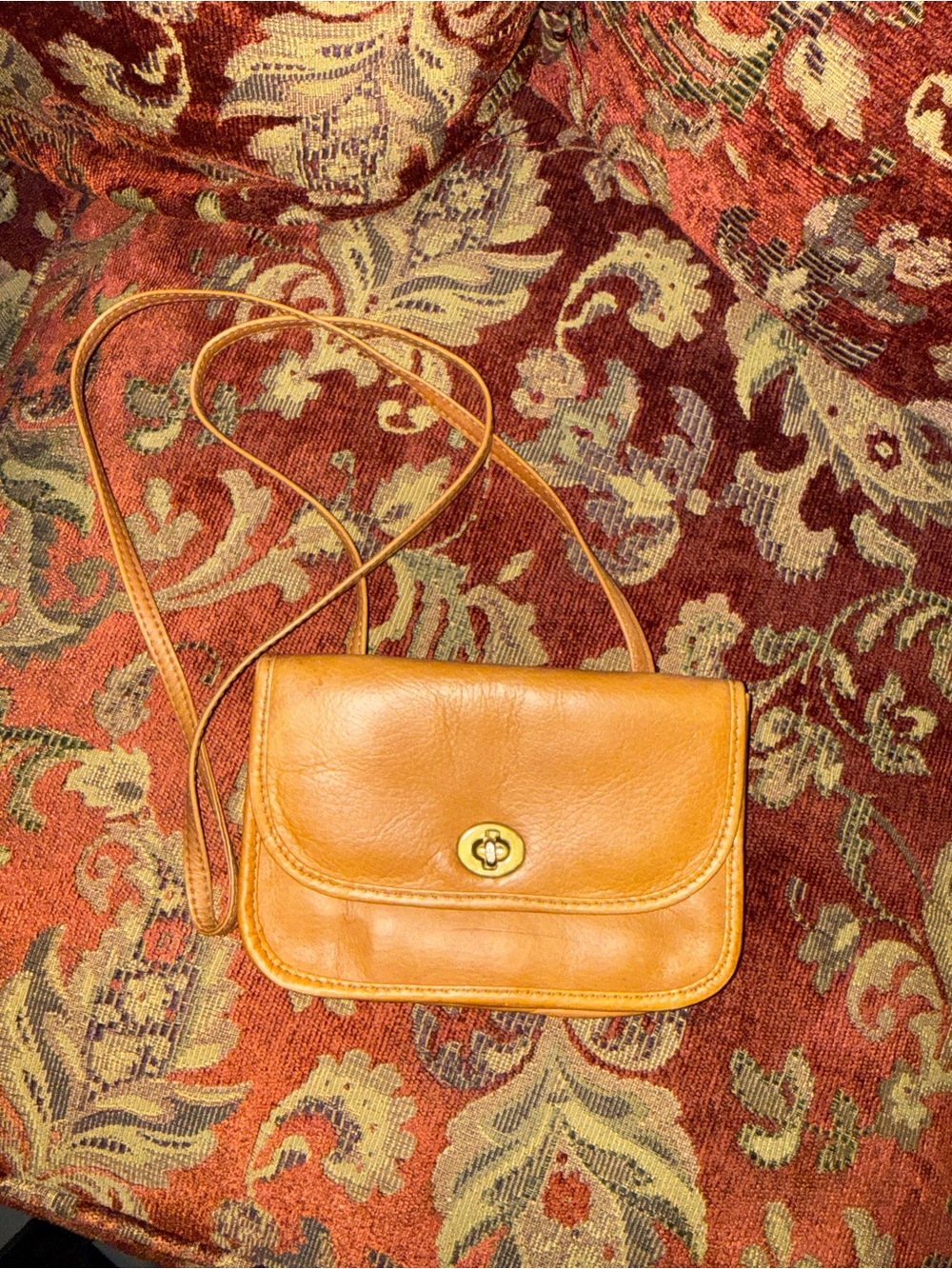 Classic Vintage Tan Leather Crossbody Bag with Turn-Lock